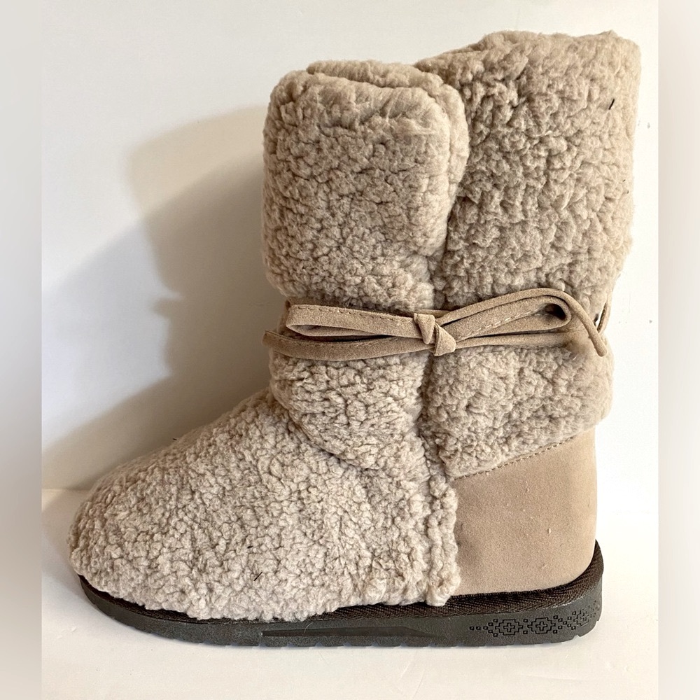 NWT Muk Luks Fairy Dust Boot.Cozy,Water Resistant Boot in Beige.Size 10 - Picture 1 of 7